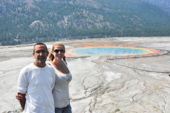 Vista de cima, a impressionante Grand Prismatic Pool, no Yellowstone National Park, em Wyoming, nos Estados Unidos